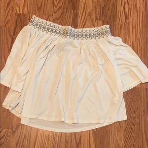 Over the shoulder top, quarter sleeves.